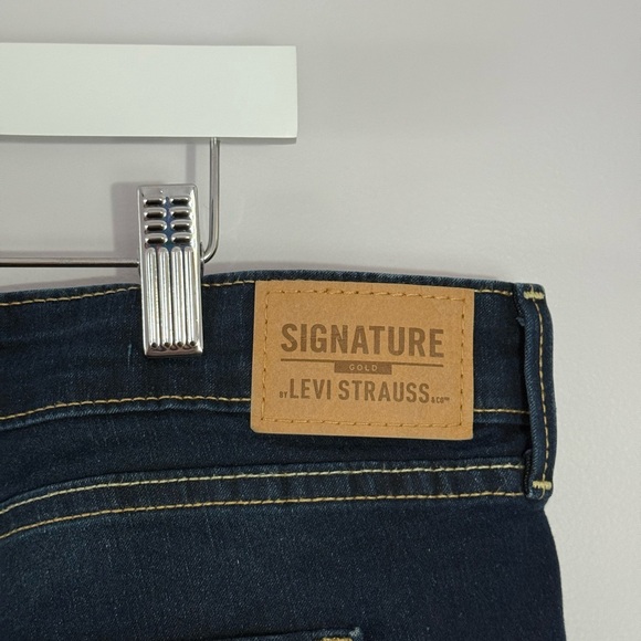 Levi's Women's Dark Blue Jeans (20M) - Picture 5 of 12